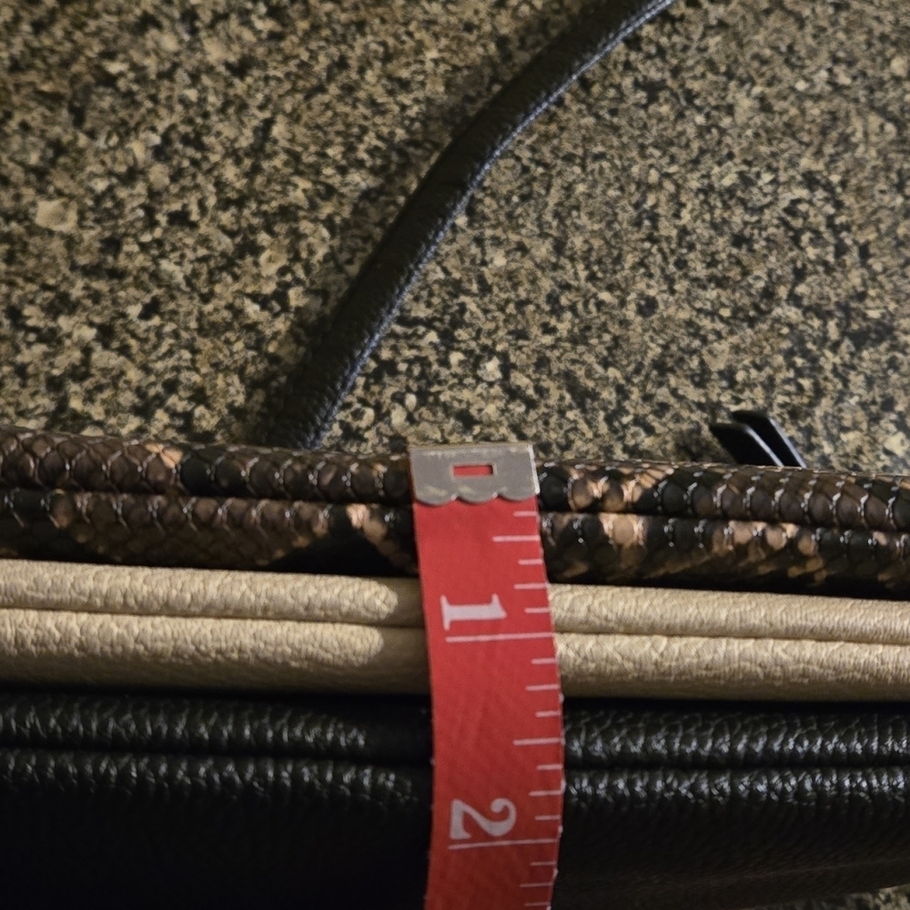 Time & Tru Faux Snakeskin Pattern Crossbody Bag 3 Compartments Zipper Closure - Picture 12 of 12